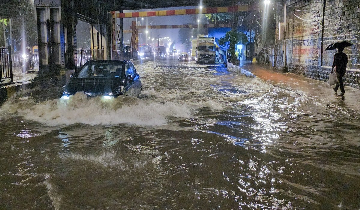 Mumbai Rains: City Deluged with Over 300 mm Rainfall Overnight, BMC Urgently Declares Holiday