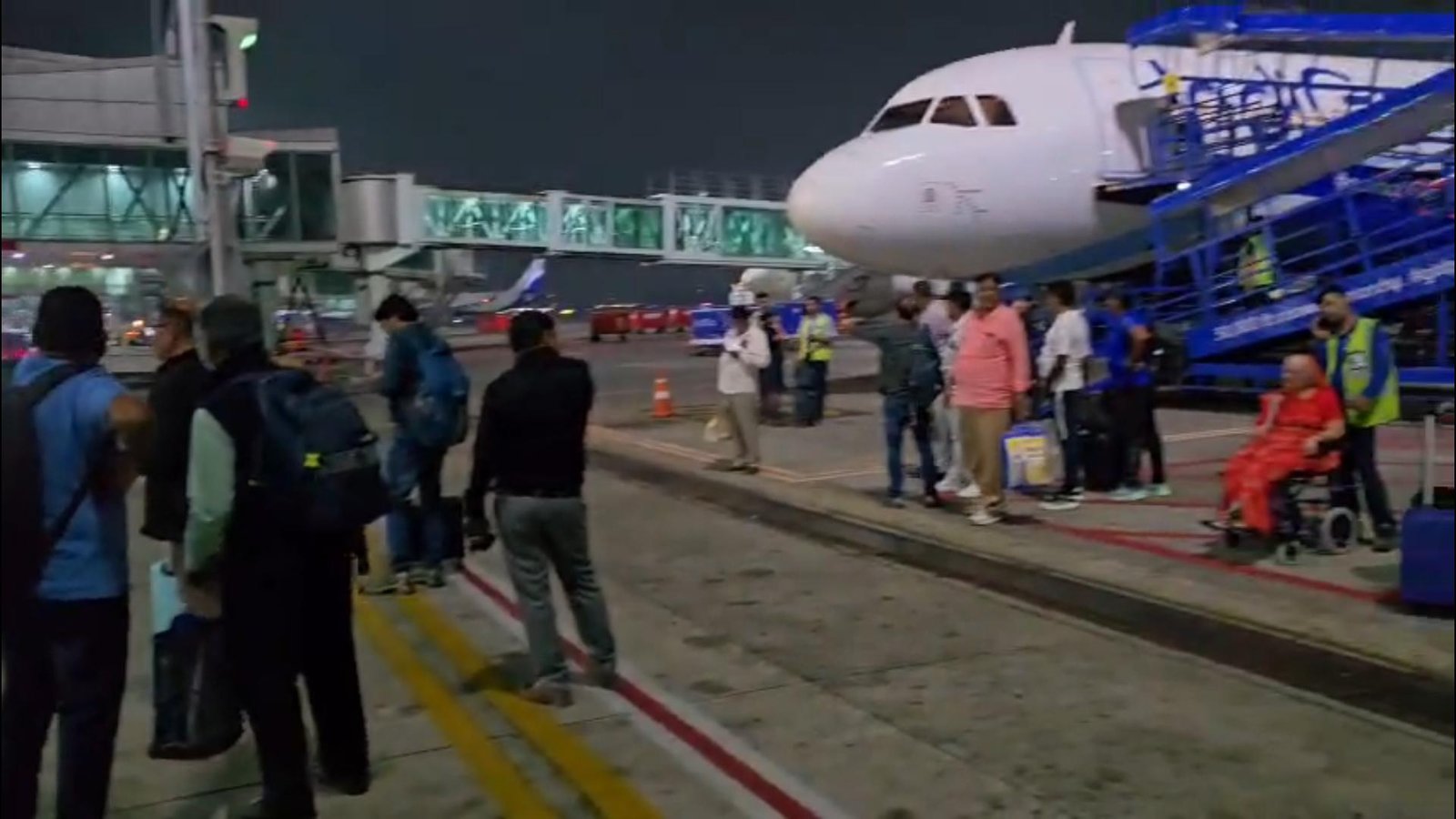 IndiGo Ground Chaos: Passengers Stranded on Kolkata Airport Tarmac 5 IndiGo Ground Chaos